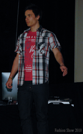 FashionShow2010-359